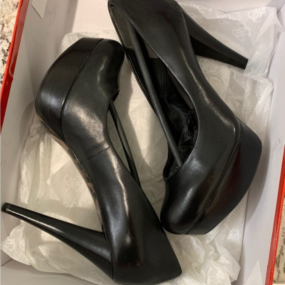 Brand new Guess heels